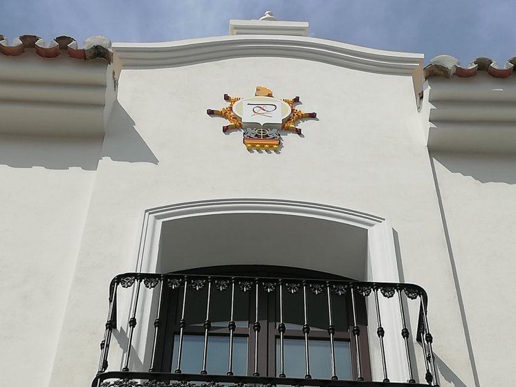 Caja corp&oacute;rea con iluminaci&oacute;n para el Hotel El Pilar de Andaluc&iacute;a en Estepona en M&aacute;laga.
