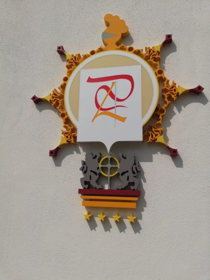 Caja corp&oacute;rea con iluminaci&oacute;n para el Hotel El Pilar de Andaluc&iacute;a en Estepona en M&aacute;laga.