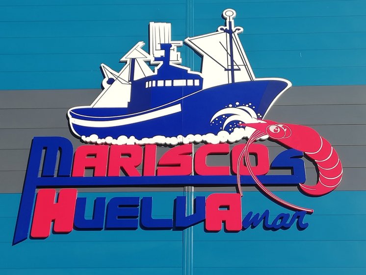 Cartel rótulo en letras corpóreas recortadas en PVC lacado y rotulado. Mariscos HuelvaMar en Huelva.