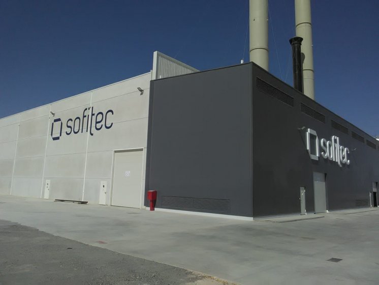 Letras corp&oacute;reas en aluminio lacado para Sofitec Sevilla.