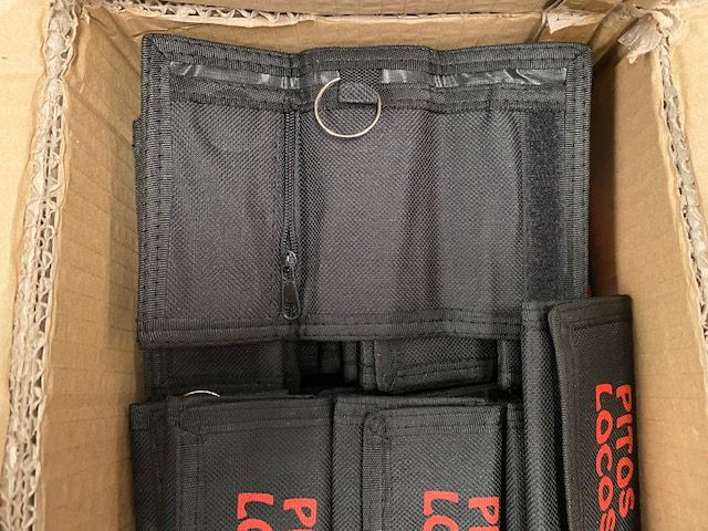 Llavero porta llaves grabados en serigraf&iacute;a, para motoclub Pitos Locos en Bellavista Sevilla.