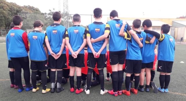 Petos promocionales para equipo infantil. Sevilla