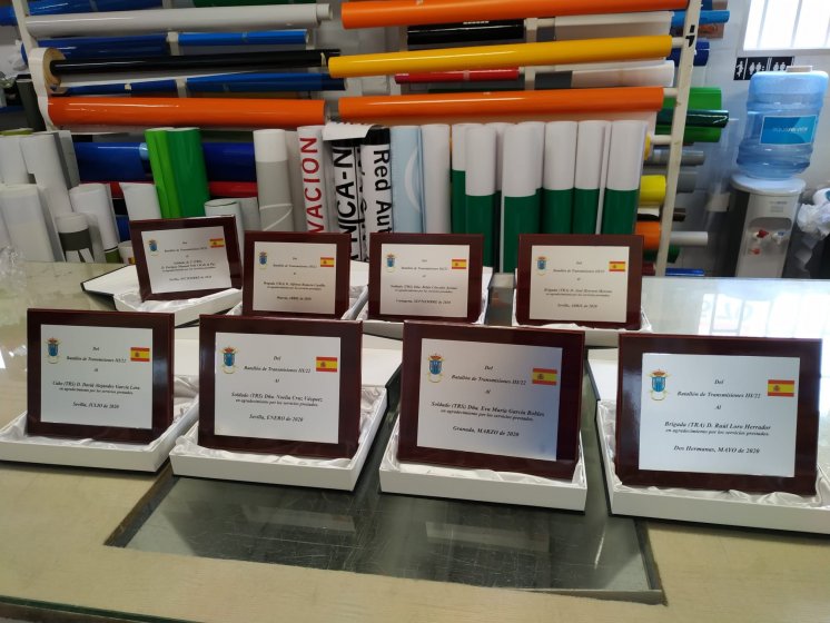 Placa conmemorativa con estuche, personalizada en impresi&oacute;n digital. Batall&oacute;n de transmisiones III/22 en Sevilla.