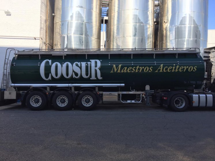 Rotulaci&oacute;n de cami&oacute;n cisterna, en vinilos de corte e impresi&oacute;n digital fundidos. Aceites la Espa&ntilde;ola Acesur Sevilla.