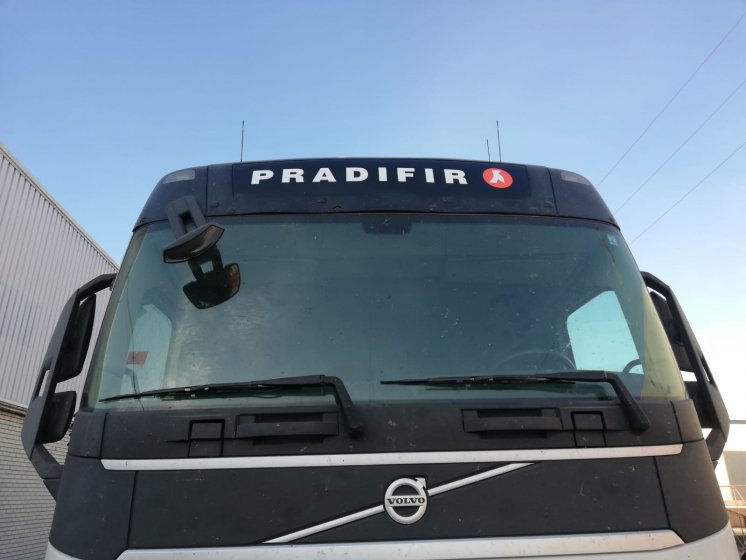 Rotulación de camión en vinilo de corte. Padrifir en Sevilla.