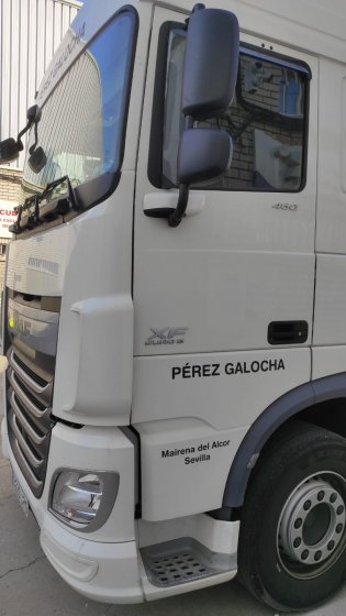 Rotulación de camión en vinilo de corte. Vehículo de particular en Sevilla.