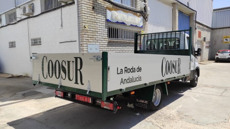 Rotulación de camión, en vinilos de corte e impresión digital fundidos. Aceites la Española Acesur Sevilla.
