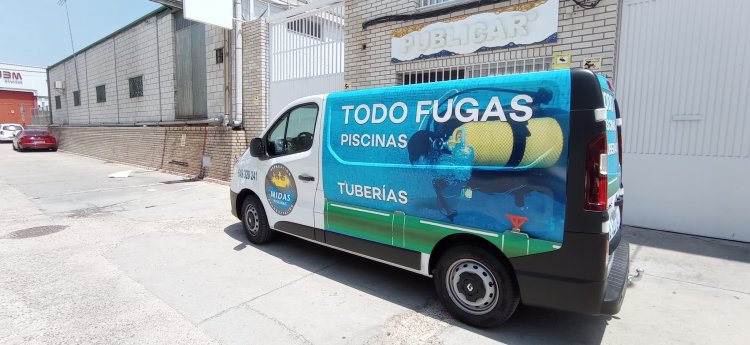 Rotulaci&oacute;n de coche con vinilos fundidos. Todo Gas Sevilla.