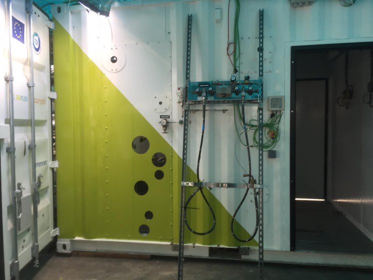 Rotulaci&oacute;n de contenedor container en vinilo fundido en impresi&oacute;n digital y corte especial para Abengoa. Fabricado en Sevilla.