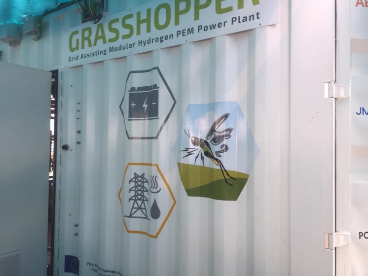 Rotulaci&oacute;n de contenedor container en vinilo fundido en impresi&oacute;n digital y corte especial para Abengoa. Fabricado en Sevilla.