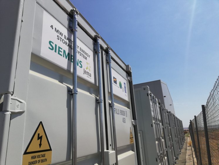 Rotulaci&oacute;n de contenedores container en vinilo de corte especial para Siemens. Fabricados por Proinsener Sevilla.