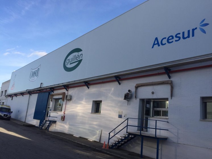 Rotulaci&oacute;n de frente fachada en vinilos especiales al exterior. Coosur Aceites La Espa&ntilde;ola en Dos Hermanas Sevilla.