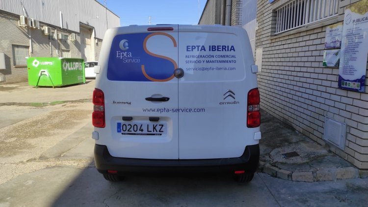 Rotulación de furgoneta semi integral con vinilos fundidos para Epta Iberia Sevilla
