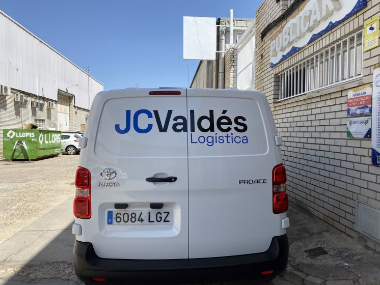 Rotulación de furgoneta en vinilo de corte. JC Vladés Logistica Sevilla.