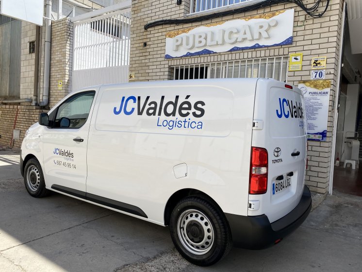 Rotulación de furgoneta en vinilo de corte. JC Vladés Logistica Sevilla.