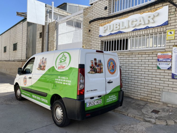 Rotulación de furgoneta en vinilo fundido semi integral. Frutos secos Alfer Sevilla.