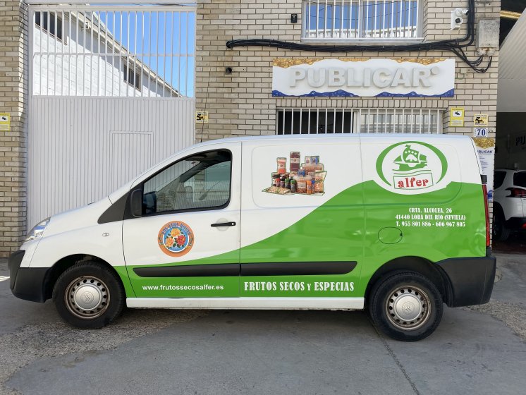 Rotulación de furgoneta en vinilo fundido semi integral. Frutos secos Alfer Sevilla.
