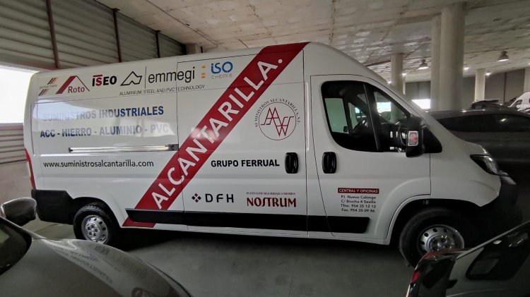 Rotulación de Furgoneta en vinilo de impresión digital y de corte fundidos. Suministros Alcantarilla Sevilla