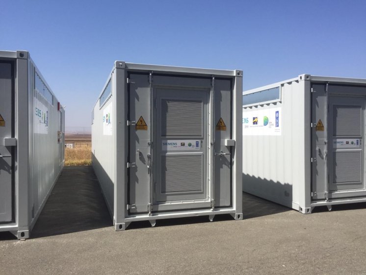 Rotulaci&oacute;n de un lote de 8 contenedores container en vinilo de corte especial para Siemens. Fabricados por Proinsener Sevilla.