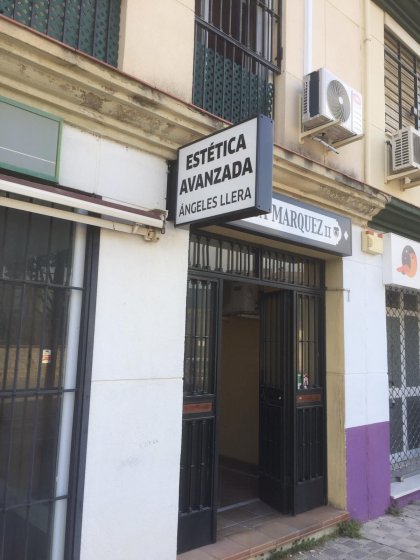 R&oacute;tulo banderola luminosa para &Aacute;ngeles Lleras en Sevilla. 