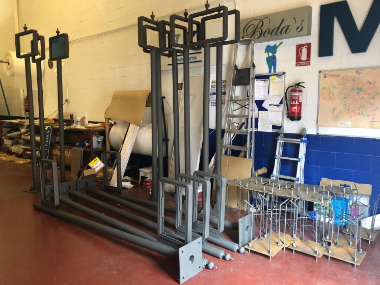 R&oacute;tulo Cartel soporte en forja de Se&ntilde;alizaci&oacute;n Callejero de Sevilla. Trabajos realizados para Utremultigesti&oacute;n SL en Sevilla.