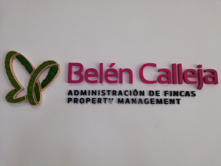 R&oacute;tulo corp&oacute;reo como decoraci&oacute;n interior de despacho u oficina, para Bel&eacute;n Calleja en Marbella M&aacute;laga.