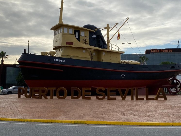 Rótulo de letras corpóreas en acero cortén. Puerto de Sevilla. Trabajo realizado para Tragsa.