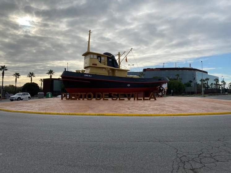 R&oacute;tulo de letras corp&oacute;reas en acero cort&eacute;n. Puerto de Sevilla. Trabajo realizado para Tragsa.