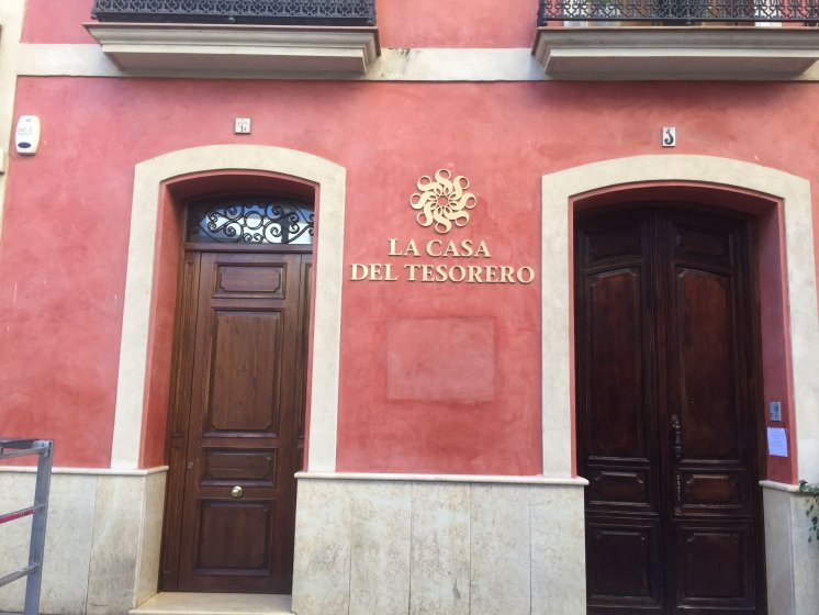 R&oacute;tulo en letras corp&oacute;reas en pvc lacado para La Casa del Tesorero en Sevilla.