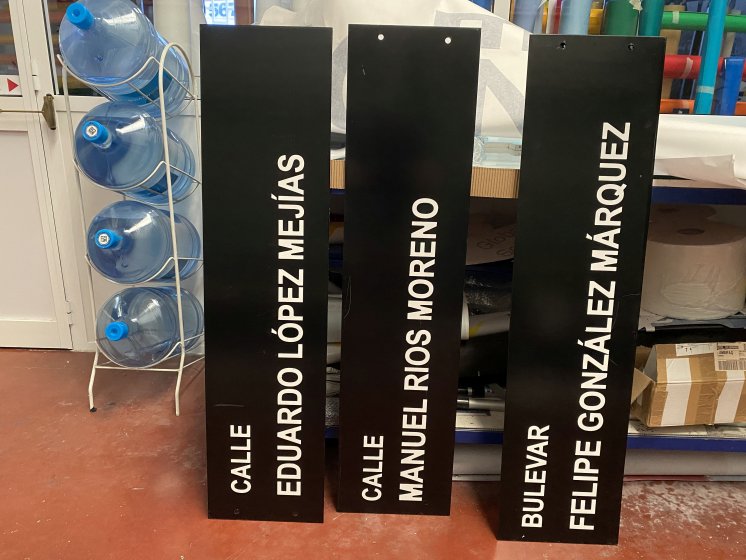 Señalización de calles en zona Entrenúcleos de Dos Hermanas Sevilla.
