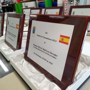 Placa conmemorativa con estuche, personalizada en impresi&oacute;n digital. Batall&oacute;n de transmisiones III/22 en Sevilla.