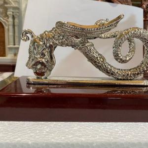 Regalo trofeo, Llamador con ba&ntilde;o de plata de Ley. Cuartel General de la Fuerza Terrestre ( Futer ) de Sevilla.