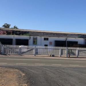 Rotulación de frente fachada en vinilos especiales al exterior. Fábrica de Segundin en Aracena Huelva