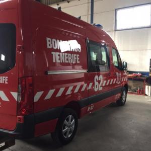 Rotulación de furgonetas de bomberos con vinilos especiales reflectantes homologados. Sevilla
