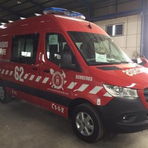 Rotulación de furgonetas de bomberos con vinilos especiales reflectantes homologados. Sevilla