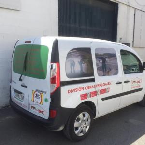 Rotulación de 4 furgonetas en impresión digital y vinilo de corte. Reepoxa Sevilla.
