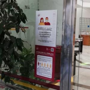 Rotulación y señalización de suelos y cartelería frente al coronavirus covid 19 en Pabellón de México de la Universidad de Sevilla.