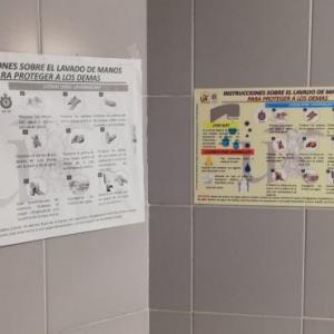 Rotulación y señalización de suelos y cartelería frente al coronavirus covid 19 en Pabellón de México de la Universidad de Sevilla.