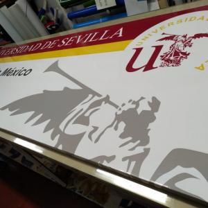 Rótulo cartel en bandeja plegada con vinilo laminado homologado para la Universidad de Sevilla. Pabellón de México.