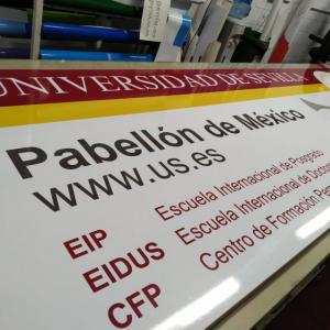 Rótulo cartel en bandeja plegada con vinilo laminado homologado para la Universidad de Sevilla. Pabellón de México.