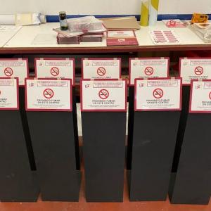Rótulo soporte en forja y cartel informativo, para la Facultad de Derecho y Económicas de la Universidad de Sevilla