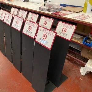 Rótulo soporte en forja y cartel informativo, para la Facultad de Derecho y Económicas de la Universidad de Sevilla