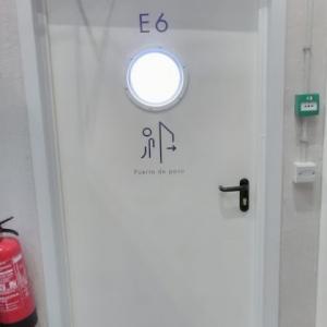 Rótulos en vinilo de corte para marcar puertas, Sofitec en Sevilla. 