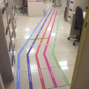 Señalización de suelos en vinilo en impresión digital con laminado suelo antideslizante, para el área Docente del Rectorado de la Universidad de Sevilla.
