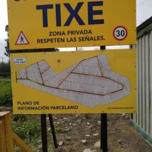 Valla cartel con plano de urbanización Tixe en Coria del Río Sevilla