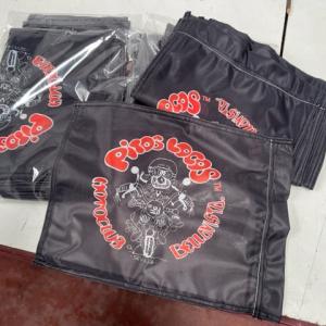 Banderas na&uacute;ticas para las motos del Moto Club Pitos Locos en Bellavista Sevilla.