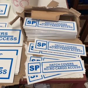 Carteles en chapa de aluminio serigrafiados con tintas especiales de larga duración. 