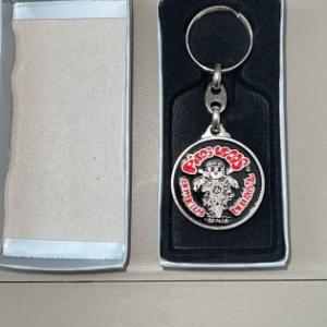 Llavero metal fundido, para motoclub Pitos Locos en Bellavista Sevilla.