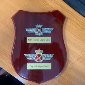 Metopa con emblemas personalizados en Sevilla.