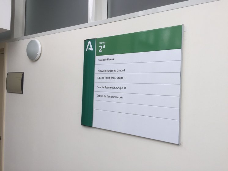 Cartel directorio homologado en lamas de aluminio rotulado con vinilos. Consejo Econ&oacute;mico de la Junta de Andaluc&iacute;a. Sevilla.